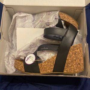 blowfish heels brand new